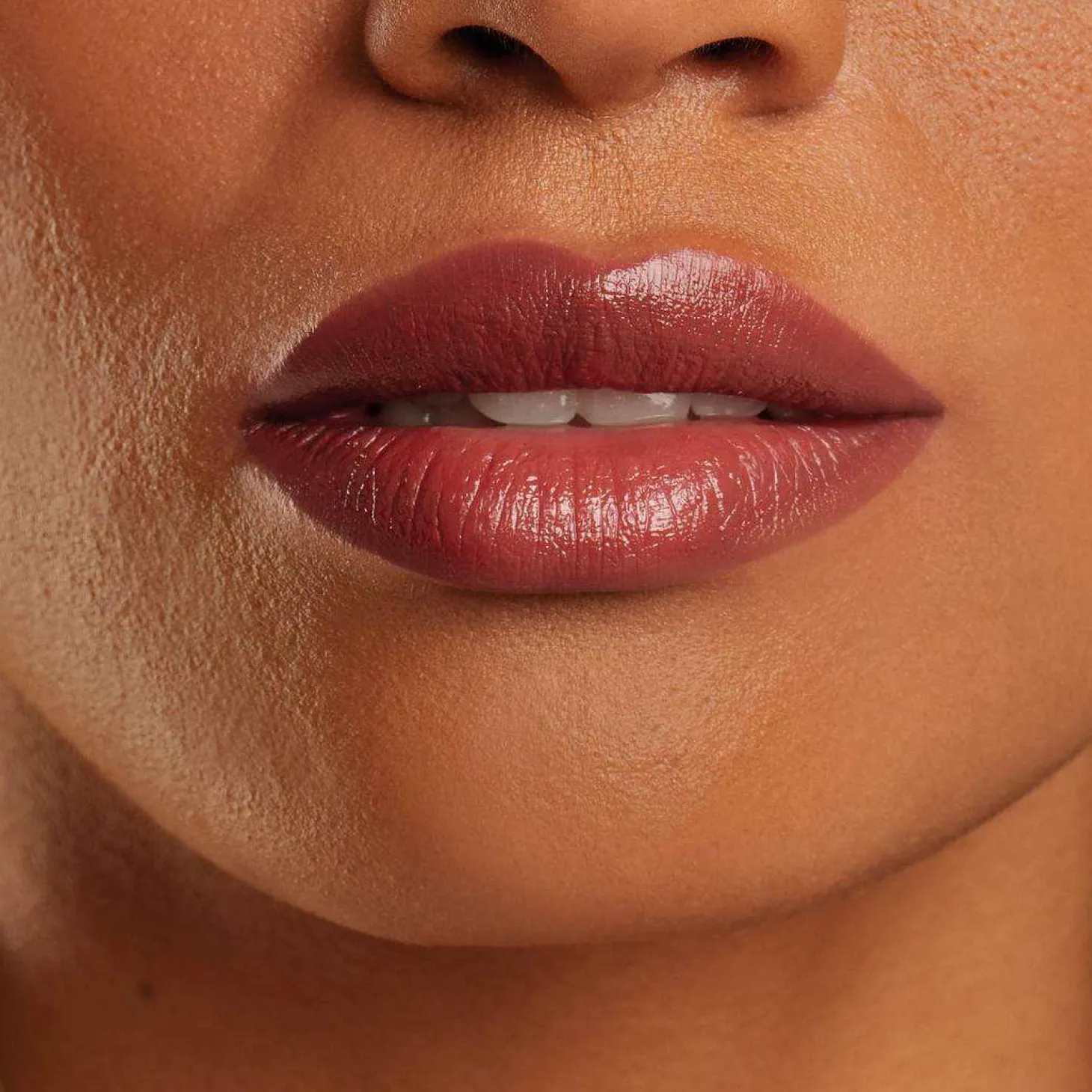 Labial cremoso acido poliglutamico Make B.